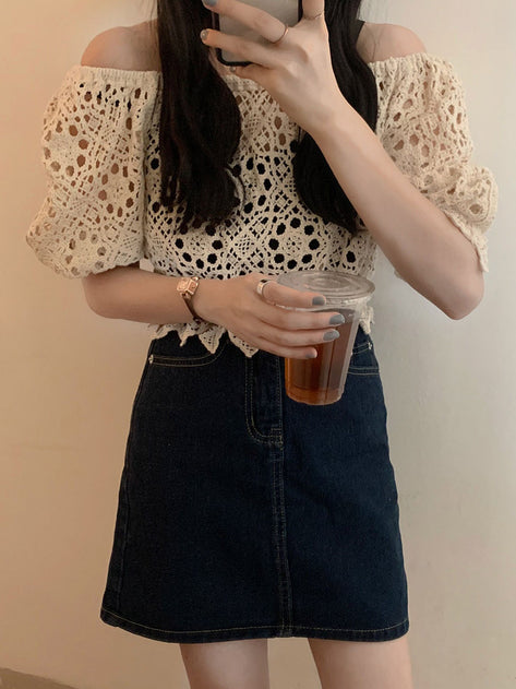 Rabin embroidery net puff blouse