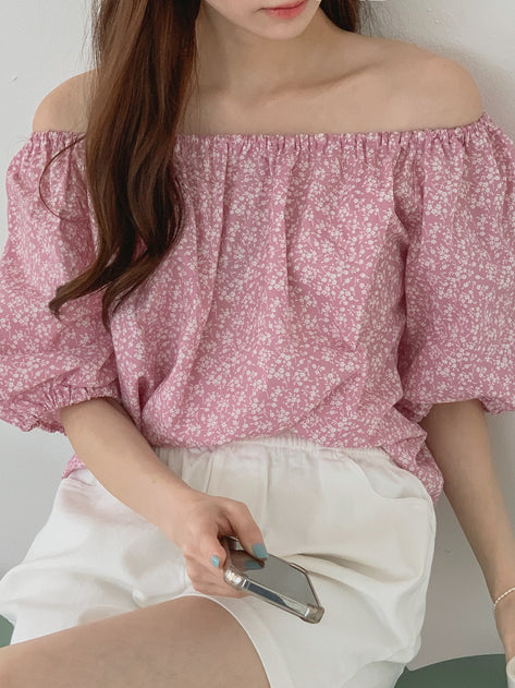 Soba off -shoulder flower pattern short sleeve blouse