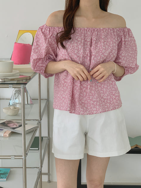 Soba off -shoulder flower pattern short sleeve blouse