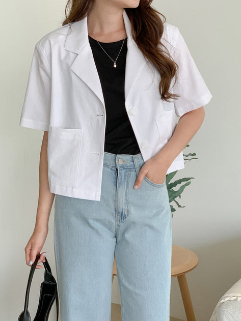 Pocket crop short sleeve jacket is also small part