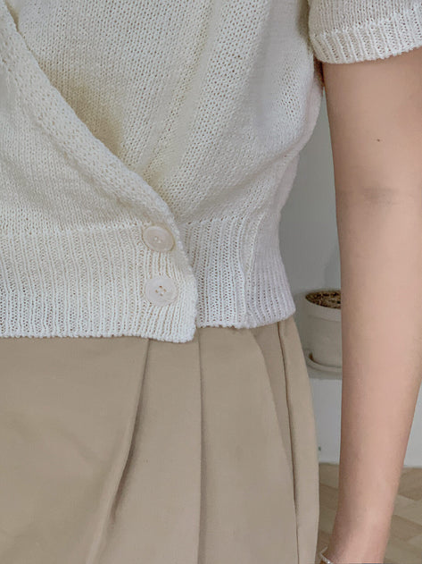 Alin -to -button V neck lap short sleeve knit