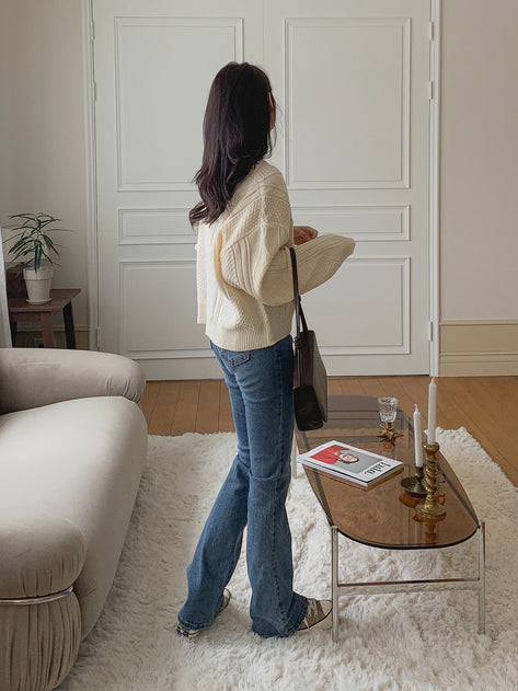 Show lower V-neck loose fit knitted long sleeve knit 