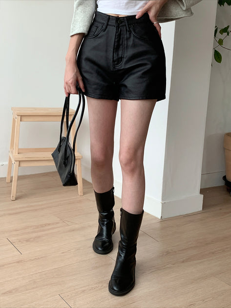 Friron leather coating black shorts