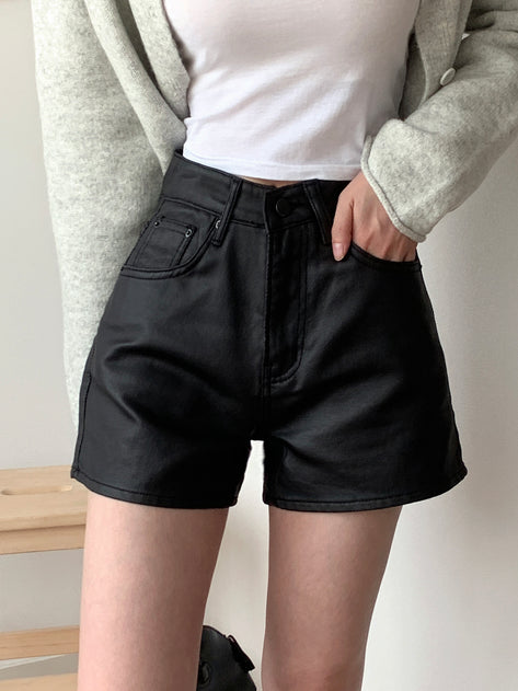 Friron leather coating black shorts