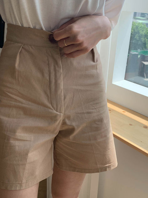 magerie linen shorts 