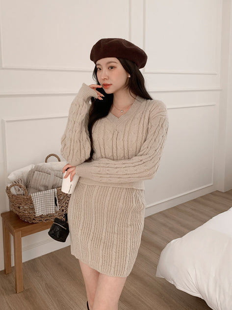 Mahal V -neck cable knit mini skirt set