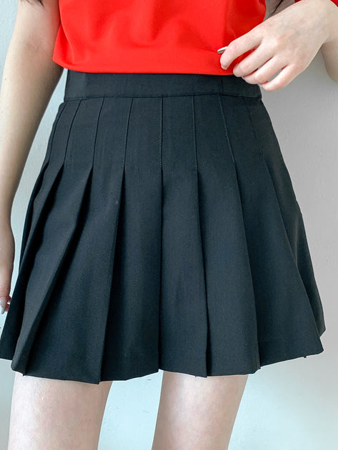 Stud banding pleated mini skirt