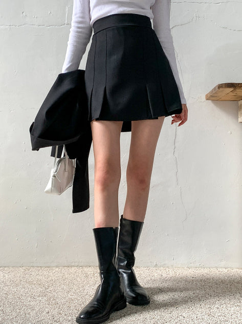 Cloven Back Banding Pleated Miniskirt